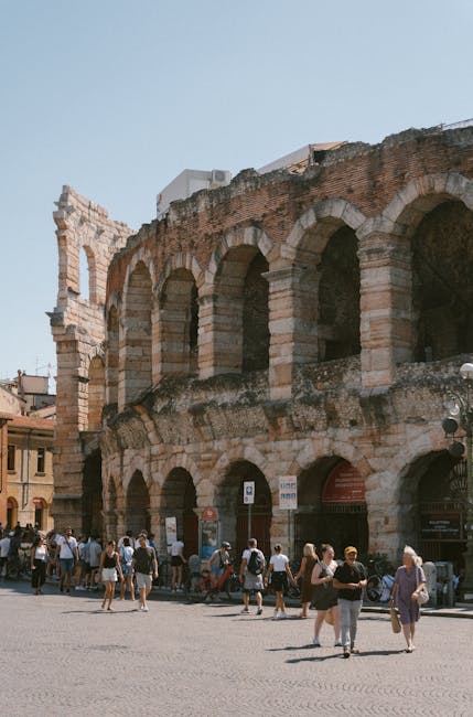 Tourists visiting Arena di Verona morning crowd