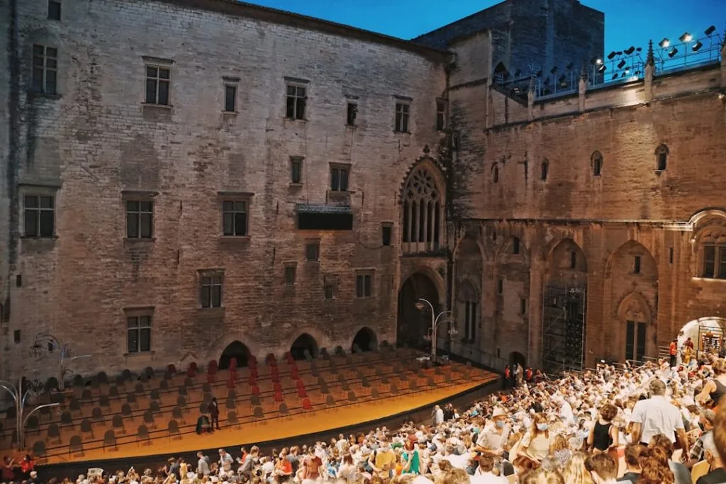 Bühnenvorhang der Arena von Verona bei Nacht