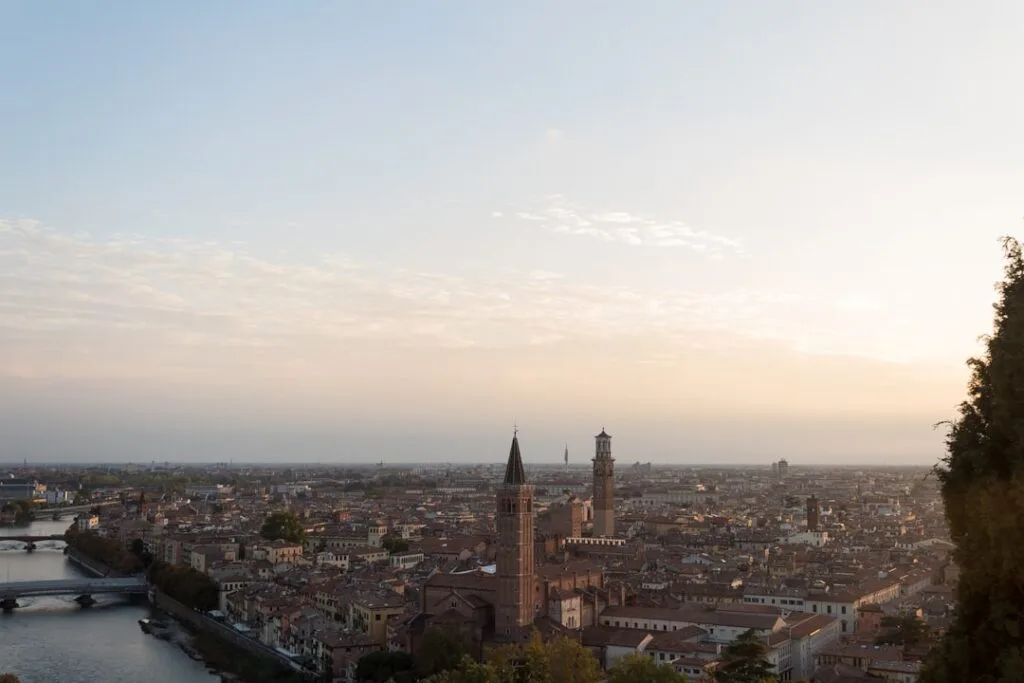 Verona Panorama vom Castel San Pietro bei Sonnenuntergang