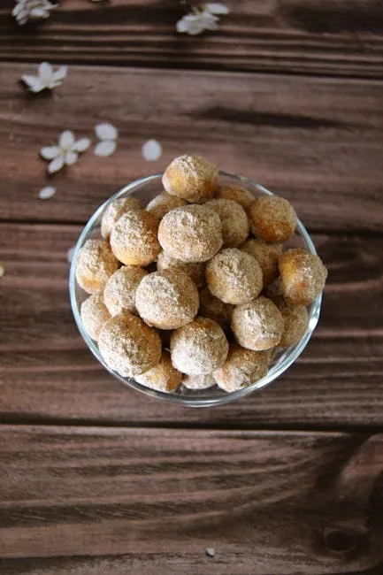Glas-Schale mit puderzuckrigen Teigbällchen, serviert in Verona